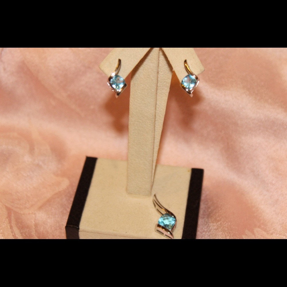 Solid 14kt White Gold Earring And Pendant Set